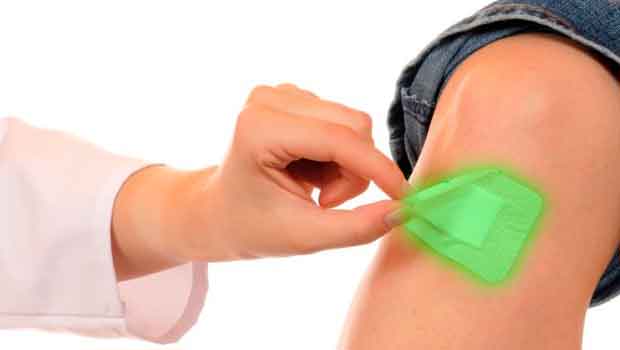 Smart Bandage Glows Fluorescent Green When Infection Is Detected