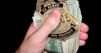 Cops Hand Out $100 Bills Instead Of Traffic Tickets