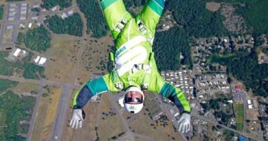 Skydiver Jumps 25,000 Feet Without a Parachute