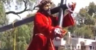 Spooky Moment Jesus Statue 'Moves Head' during Parade